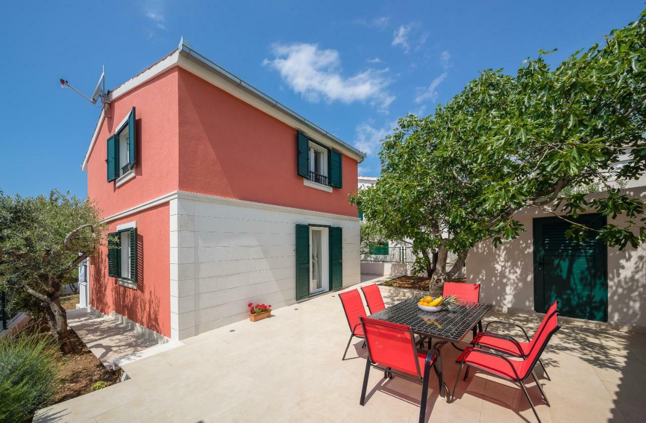 Villa Basic سيفيد المظهر الخارجي الصورة
